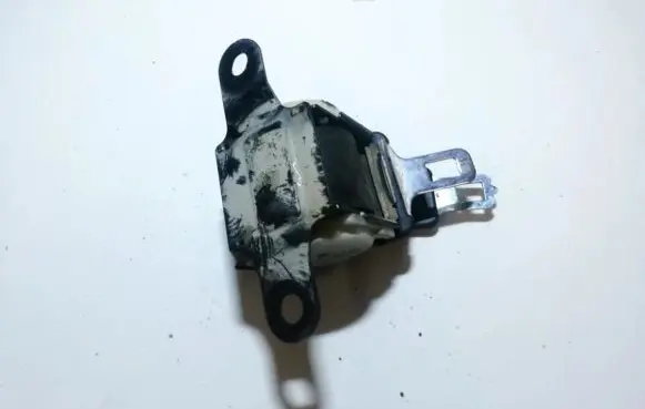 Nissan Almera Tino Middle seatbelt (rear) 