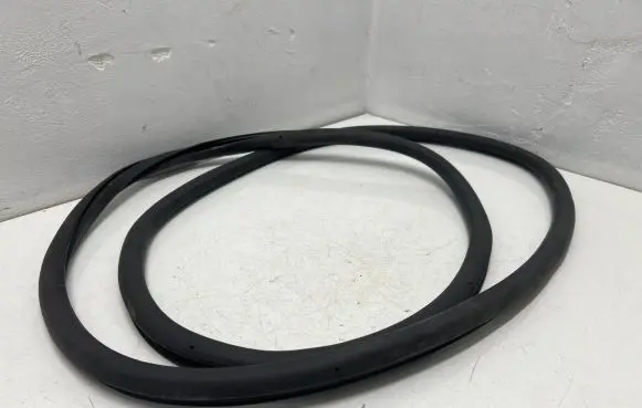 Volkswagen Caddy Front door rubber seal 2K0837911F