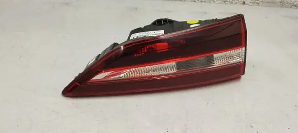 Opel Grandland X Tailgate rear/tail lights Yp00016380