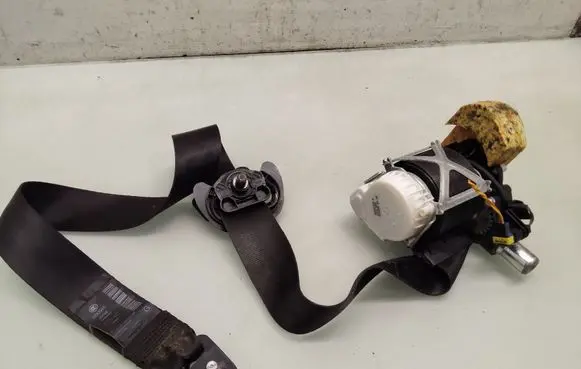 Citroen C5 Front seatbelt 33060319