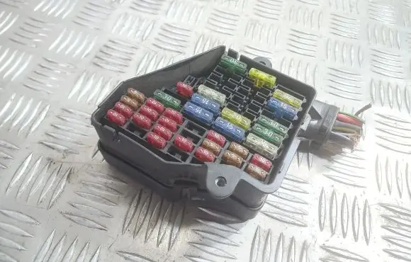 Audi A4 S4 B5 8D Fuse module