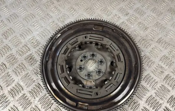 Volkswagen Golf VIII Flywheel 04E105266K