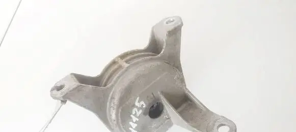 Opel Astra H Engine mount bracket 