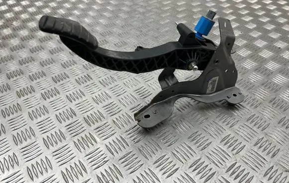 Renault Megane III Clutch pedal 46503003 465030037R