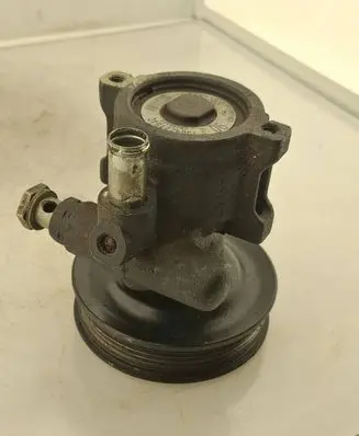 Volkswagen Golf IV Power steering pump 1J0422154C