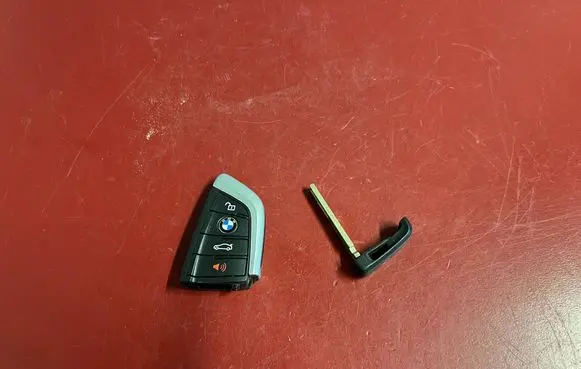 BMW X3 G01 Ignition key/card 8808869