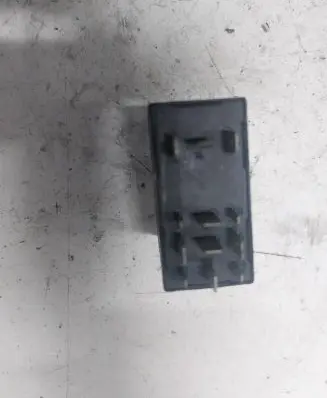 Audi A8 S8 D2 4D Other relay 8D0907701A D15502