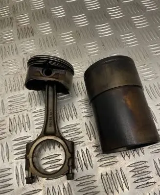 Land Rover Freelander Piston with connecting rod 101130