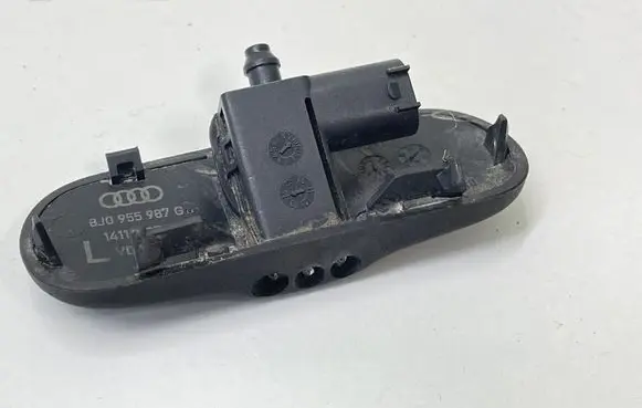 Windshield washer spray nozzle