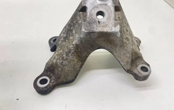 Audi A6 S6 C6 4F Engine mounting bracket 4F0199307M