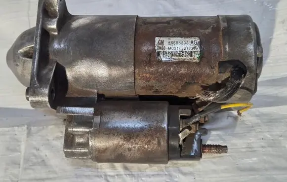 Opel Zafira C Starter motor 55585238