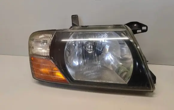 Mitsubishi Pajero Headlight/headlamp