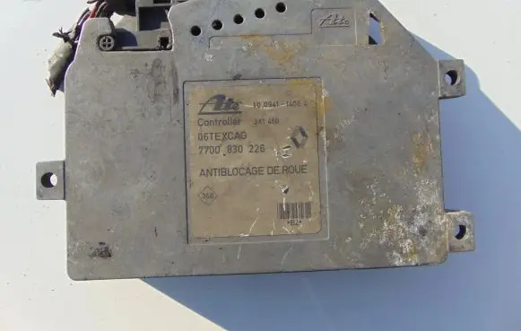 Renault Twingo I Engine control unit/module 7700830226