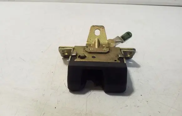 Opel Astra G Tailgate/trunk/boot lock/catch/latch 09130569