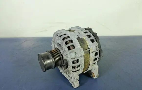Volkswagen Polo V 6R Generator/alternator 04C903023T