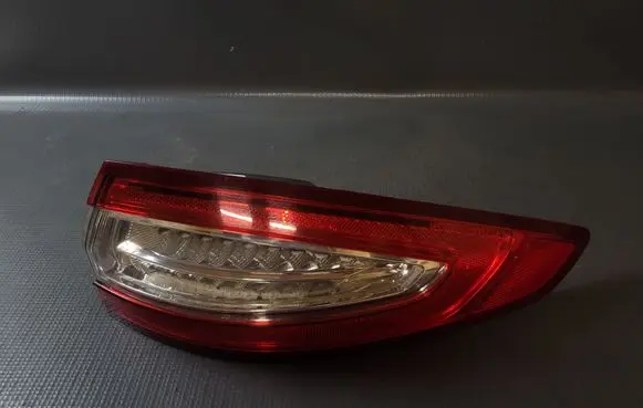 Ford Fusion II Rear/tail lights DS7313404AG