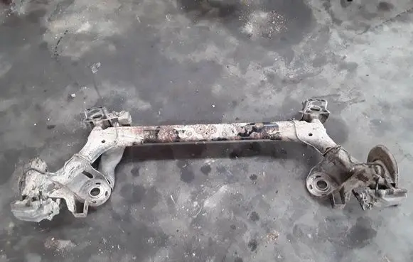 Volkswagen Golf IV Rear axle beam