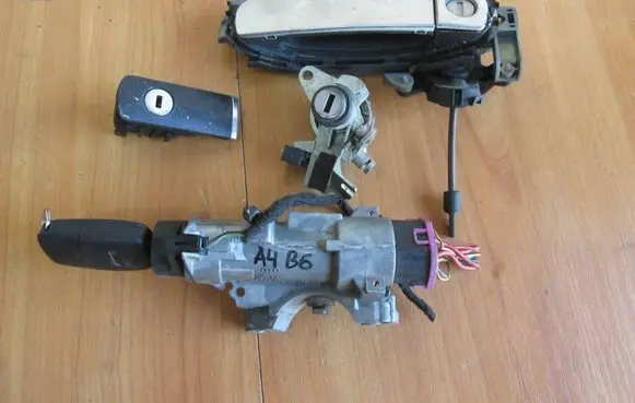 Audi A4 S4 B6 8E 8H Ignition lock