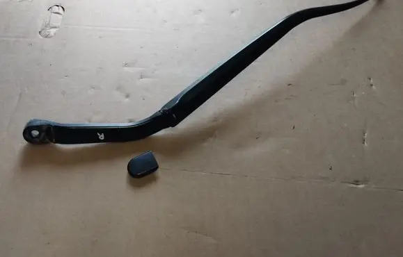 Infiniti G37 Front wiper blade arm