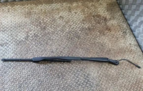 BMW 3 G20 G21 Windshield/front glass wiper blade 9448921