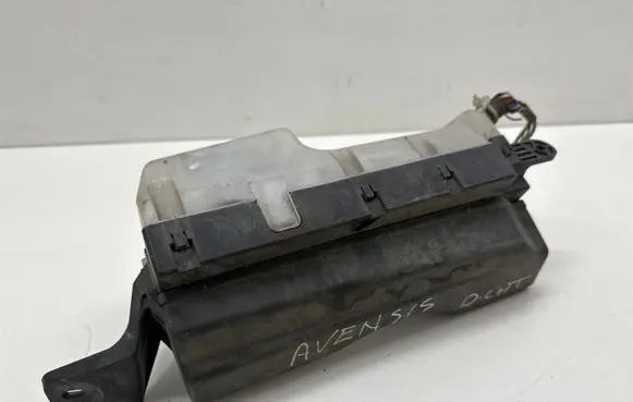 Toyota Avensis T250 Fuse module