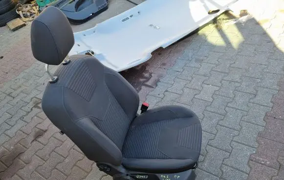 Ford Focus Front passenger seat PRAWY