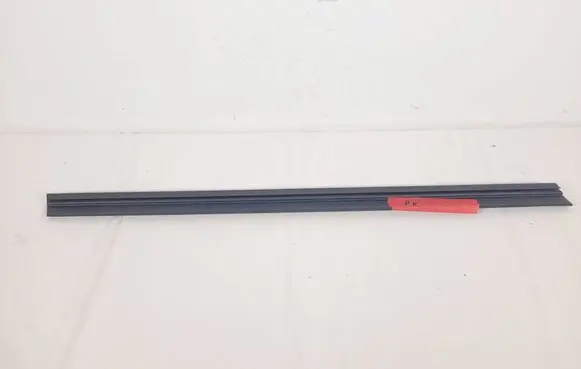Skoda Octavia Mk2 (1Z) Front door glass trim molding 1Z0837479A