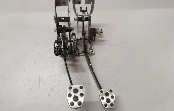 Subaru Legacy Pedal assembly 01105
