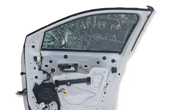 Peugeot 3008 II Front door 