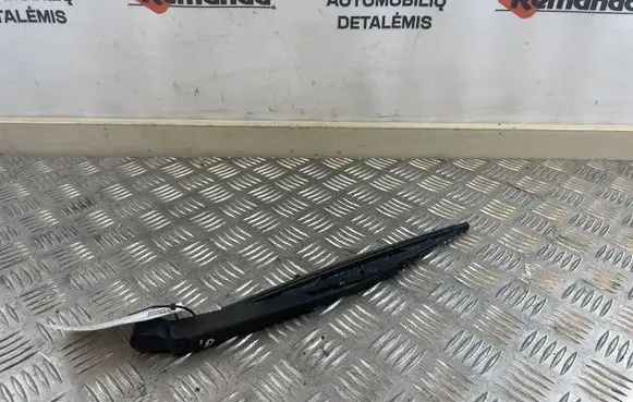 Rear wiper blade arm