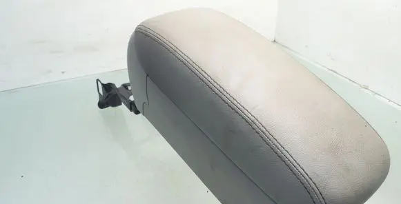 Toyota Avensis T250 Armrest
