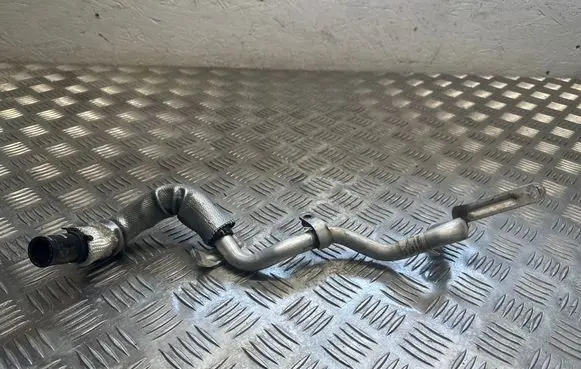 Coolant pipe/hose