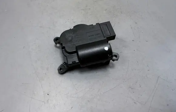 Volkswagen Touareg I Air flap motor/actuator 52411483R04 140207D05 3093694