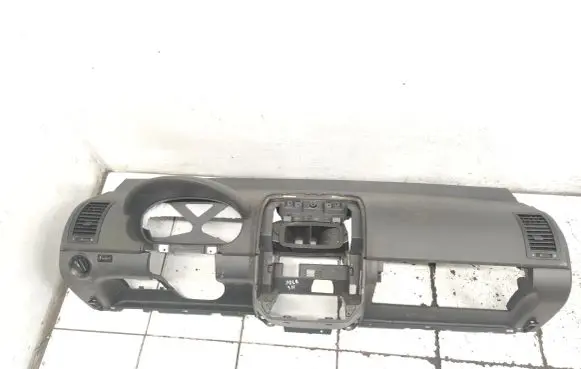 Volkswagen Polo IV 9N3 Dashboard 6Q1857669