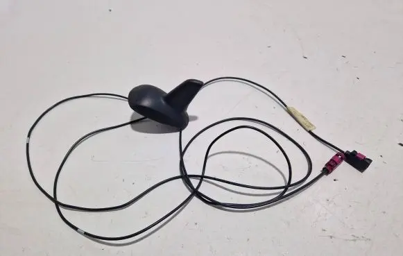 Mercedes-Benz C AMG W204 Aerial GPS antenna 2048207075