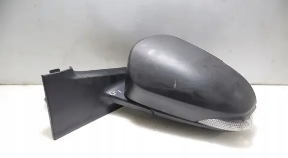 Toyota Yaris Front door electric wing mirror 