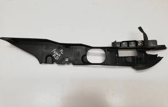 Ford Focus Fender mounting bracket 8m51a02476ab