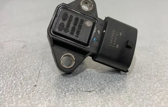 Hyundai i40 Turbo air boost pressure sensor 3930084400 9490930502 14928BM