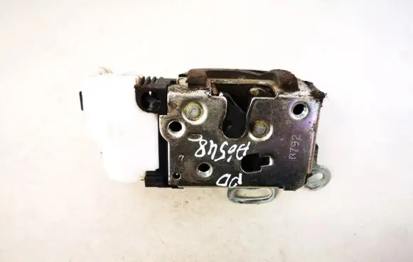 Alfa Romeo 147 Front door lock b792
