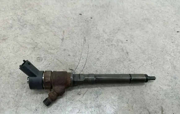 Hyundai Tucson JM Fuel injector 