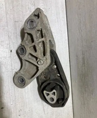 Ford Fiesta Engine mount bracket h1bg-6p082-ae