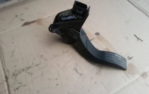 Ford Focus Accelerator throttle pedal