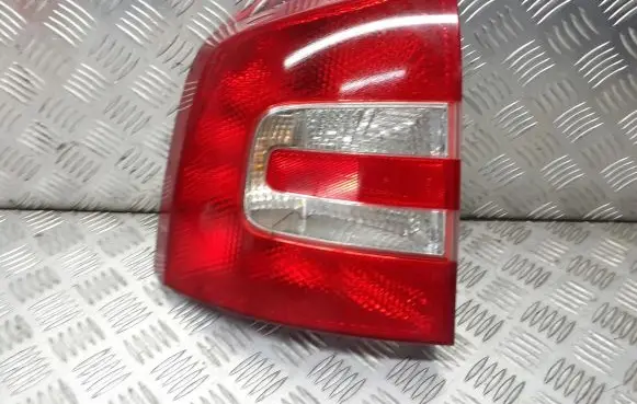 Skoda Octavia Mk2 (1Z) Rear/tail lights 1Z9945095