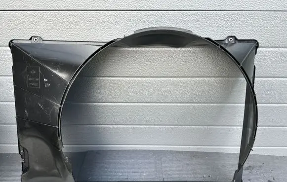Nissan Patrol Y60 Radiator cooling fan shroud 2147622J00