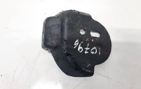 Subaru Legacy Engine mounting bracket