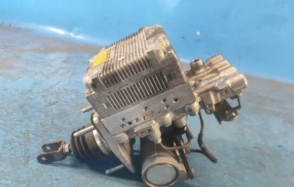 Toyota Prius (XW30) ABS Pump 4721047150