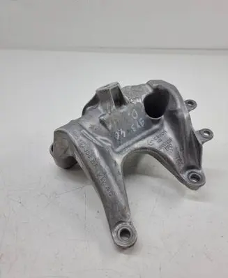Engine mounting bracket