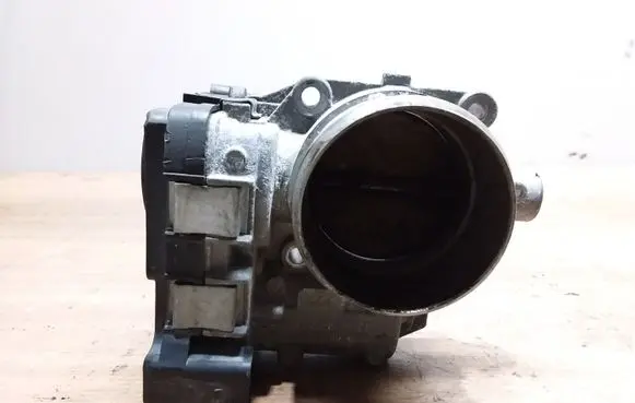 Volkswagen Golf VI Throttle valve 03C133062D