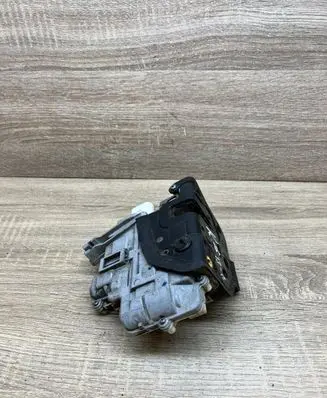 Volkswagen PASSAT B6 Rear door lock 3C4839015A