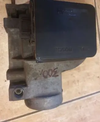 BMW 5 E28 Mass air flow meter 12866159 0280202082